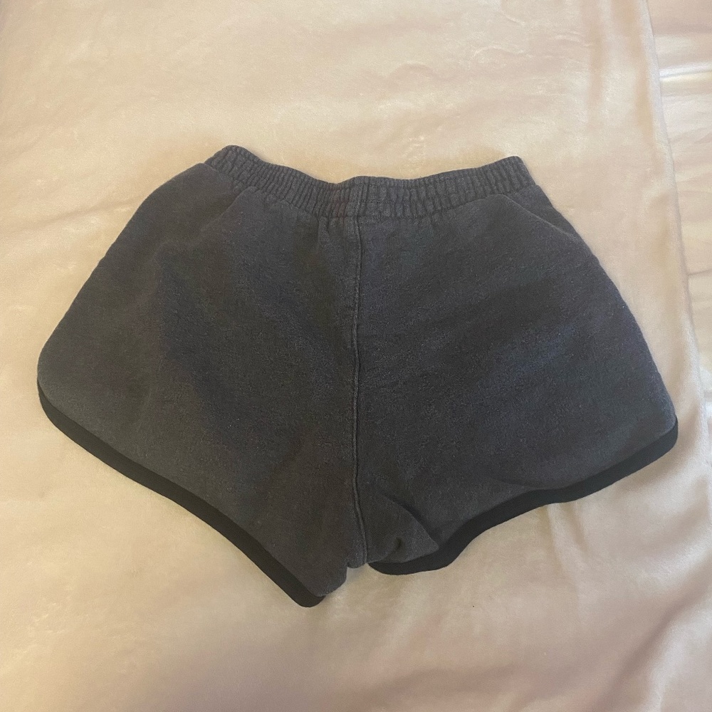 Brandy Melville Lisette Shorts - Picture 3 of 3